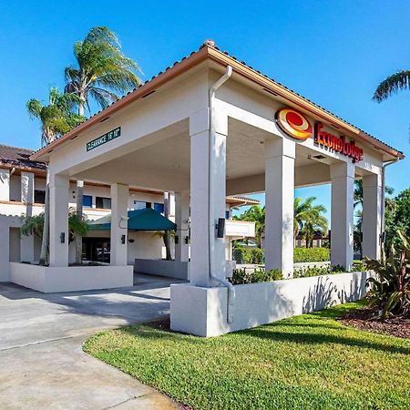 Econo Lodge Vero Beach - Downtown Экстерьер фото