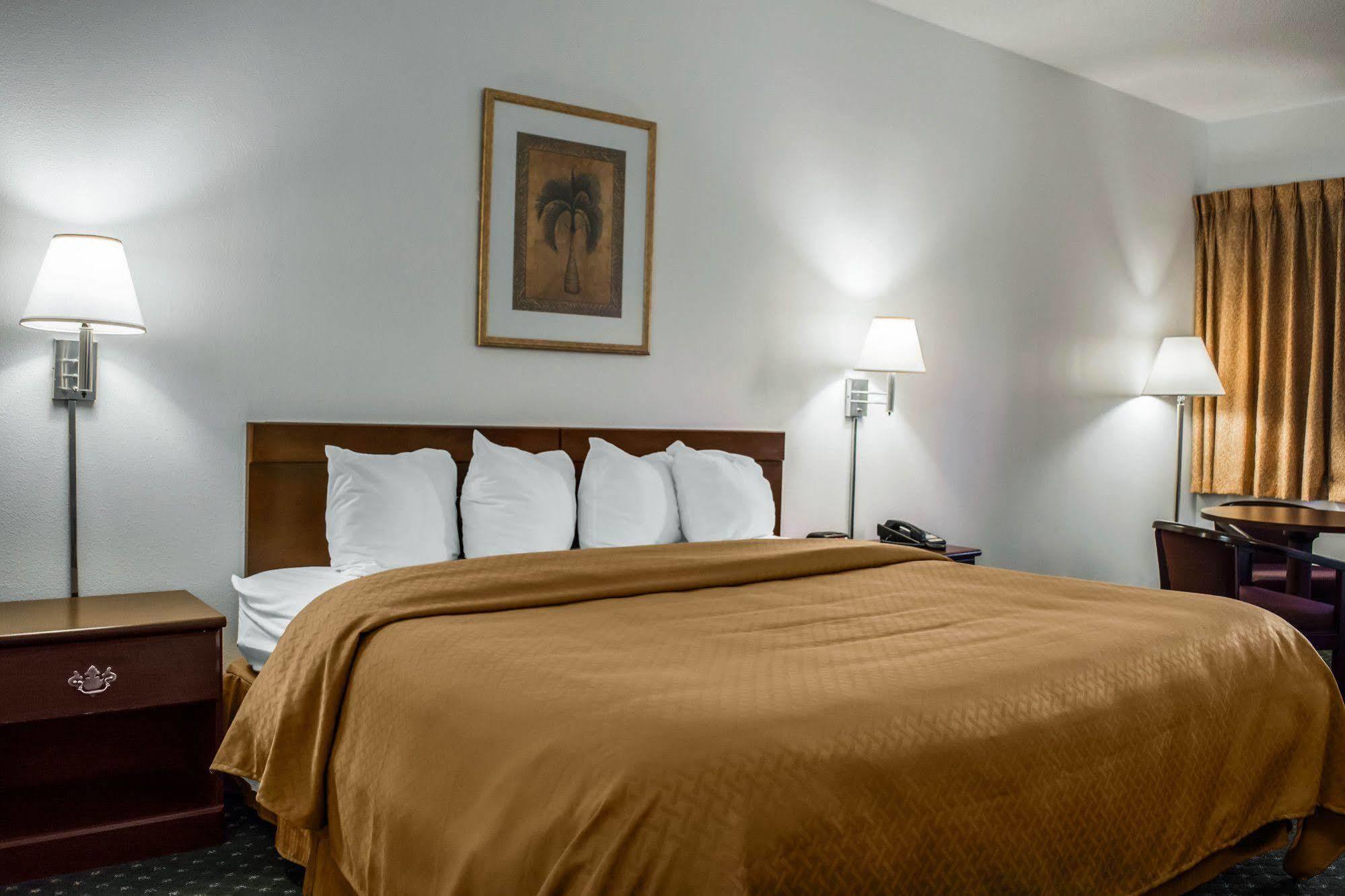 Econo Lodge Vero Beach - Downtown Экстерьер фото