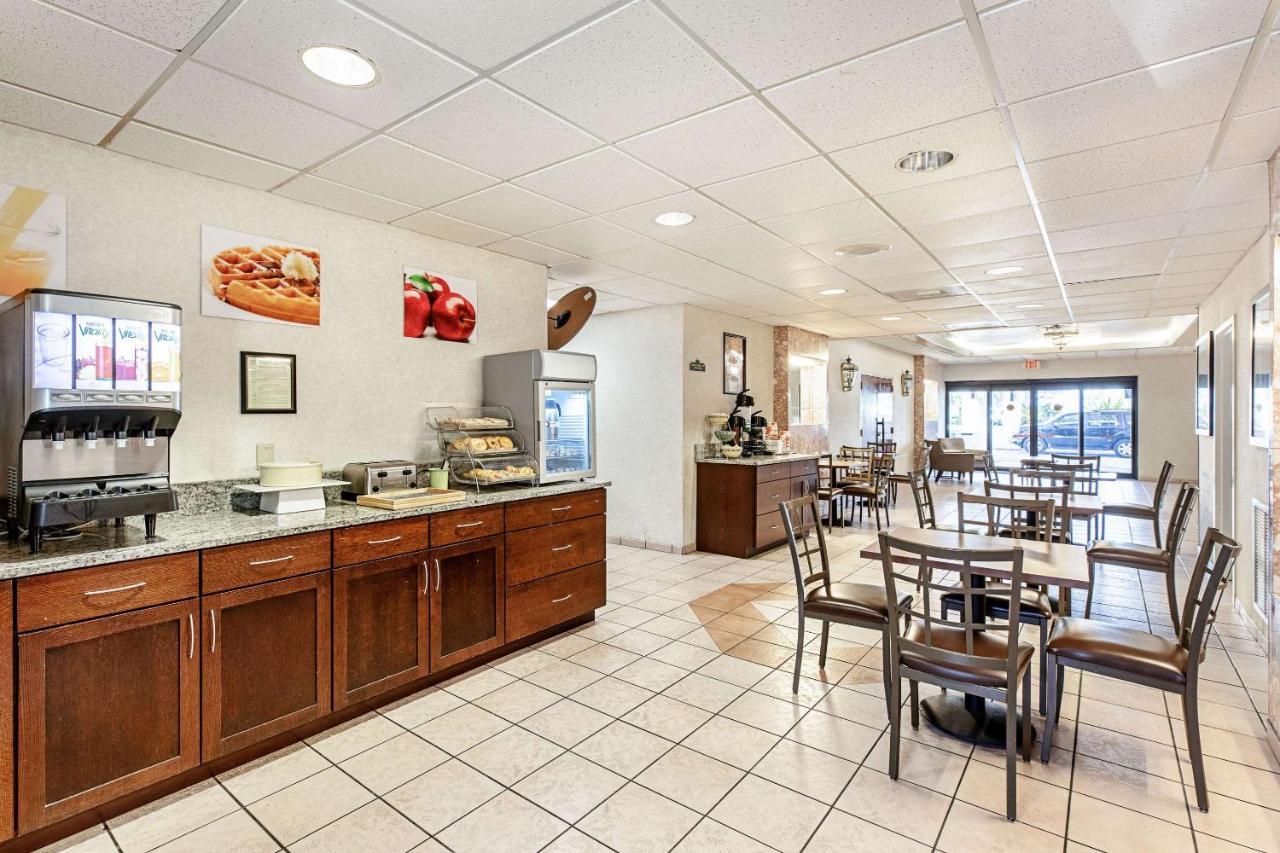Econo Lodge Vero Beach - Downtown Экстерьер фото