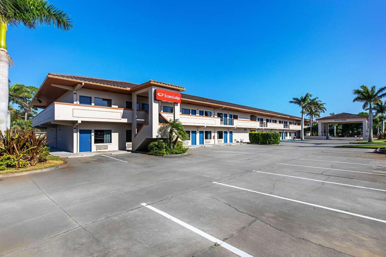 Econo Lodge Vero Beach - Downtown Экстерьер фото